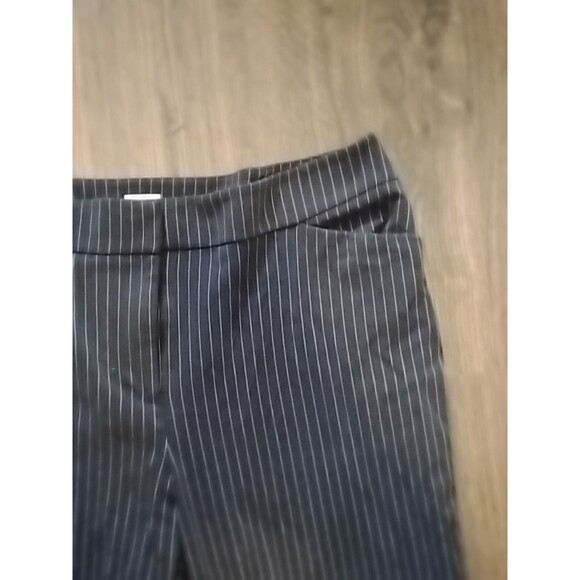 Chicos Pant Women's Size 2.5 (14) Black Pinstripes Pockets Stretch - Picture 2 of 4